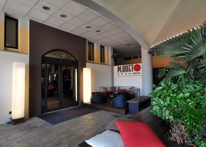 Planet Hotel